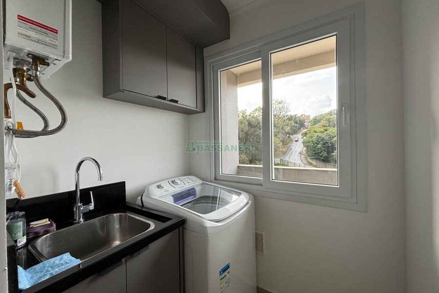 Apartamento com 68m², 2 dormitórios, 1 vaga, no bairro Madureira em Caxias do Sul para Alugar