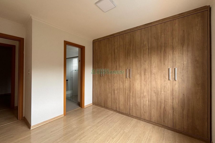 Apartamento com 93m², 3 dormitórios, 1 vaga, no bairro Madureira em Caxias do Sul para Alugar