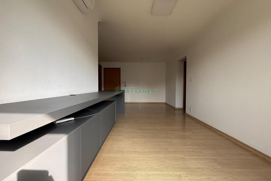 Apartamento com 93m², 3 dormitórios, 1 vaga, no bairro Madureira em Caxias do Sul para Alugar