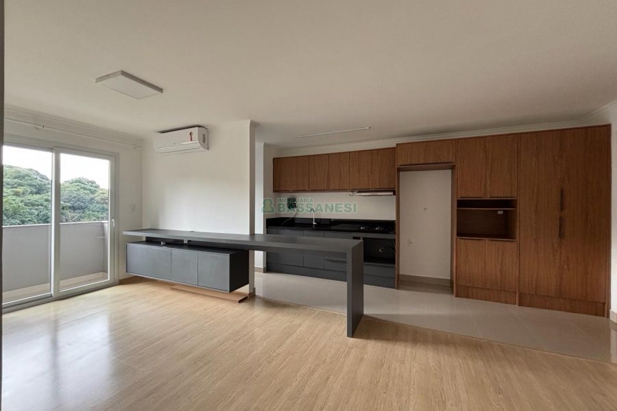 Apartamento com 93m², 3 dormitórios, 1 vaga, no bairro Madureira em Caxias do Sul para Alugar
