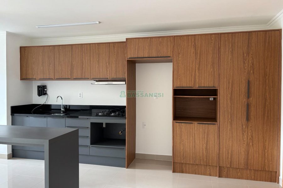 Apartamento com 93m², 3 dormitórios, 1 vaga, no bairro Madureira em Caxias do Sul para Alugar