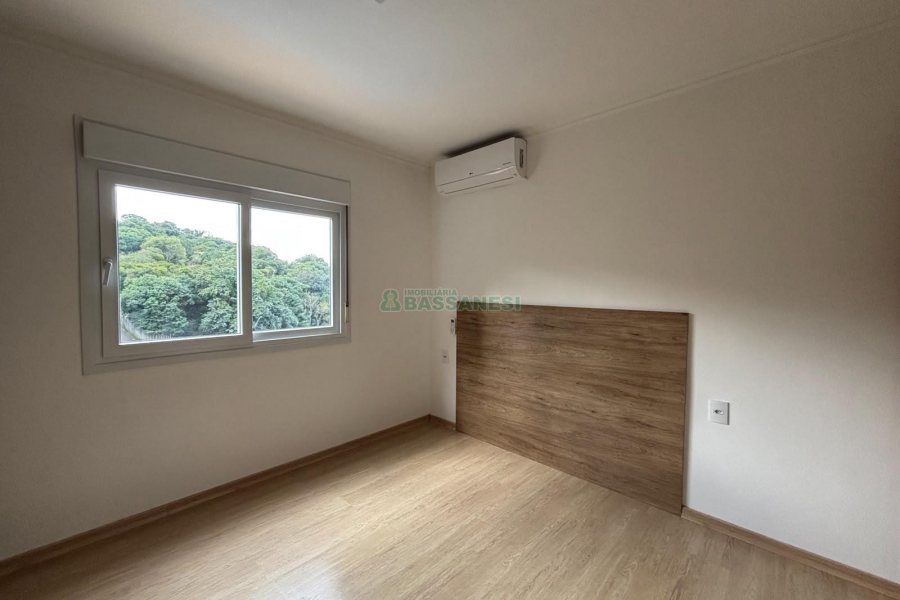 Apartamento com 93m², 3 dormitórios, 1 vaga, no bairro Madureira em Caxias do Sul para Alugar