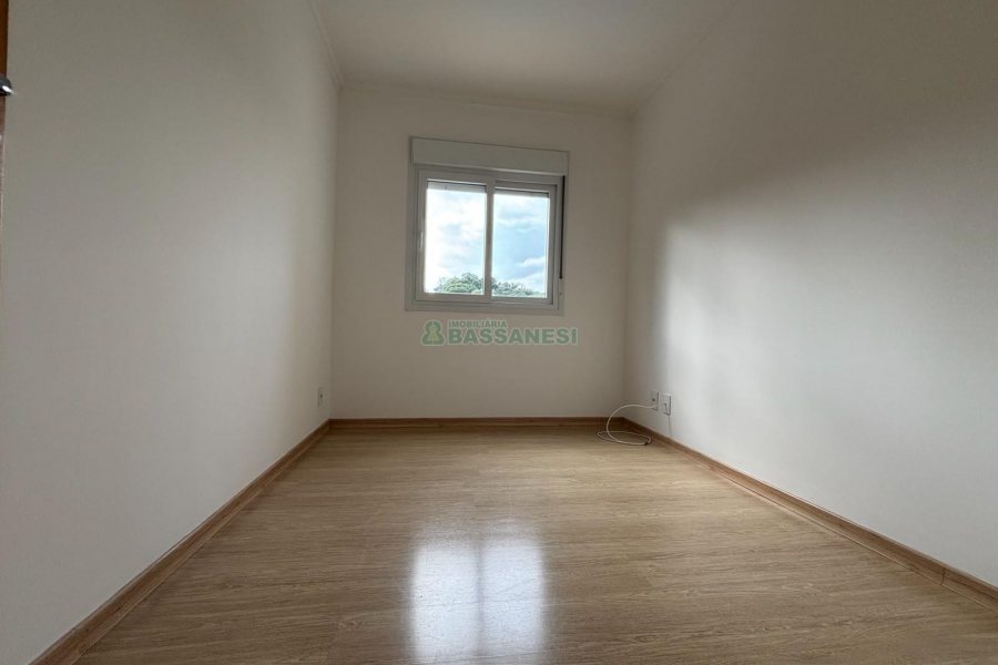 Apartamento com 93m², 3 dormitórios, 1 vaga, no bairro Madureira em Caxias do Sul para Alugar