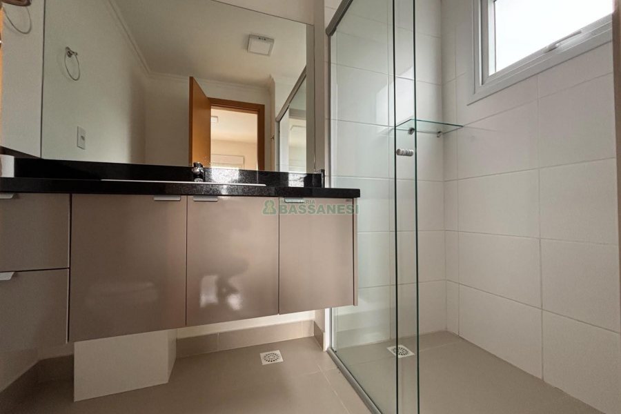 Apartamento com 93m², 3 dormitórios, 1 vaga, no bairro Madureira em Caxias do Sul para Alugar