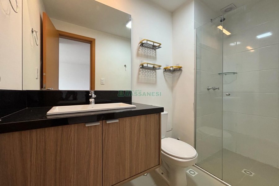 Apartamento com 93m², 3 dormitórios, 1 vaga, no bairro Madureira em Caxias do Sul para Alugar