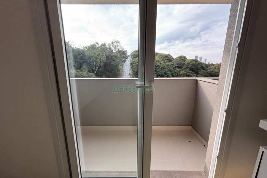 Apartamento com 93m², 3 dormitórios, 1 vaga, no bairro Madureira em Caxias do Sul para Alugar