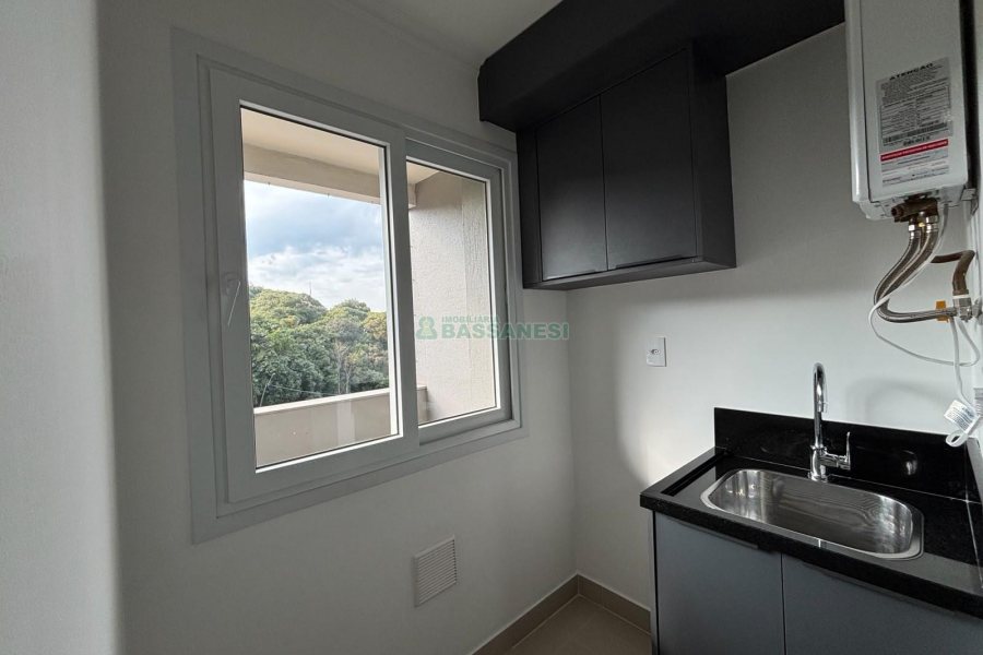 Apartamento com 93m², 3 dormitórios, 1 vaga, no bairro Madureira em Caxias do Sul para Alugar