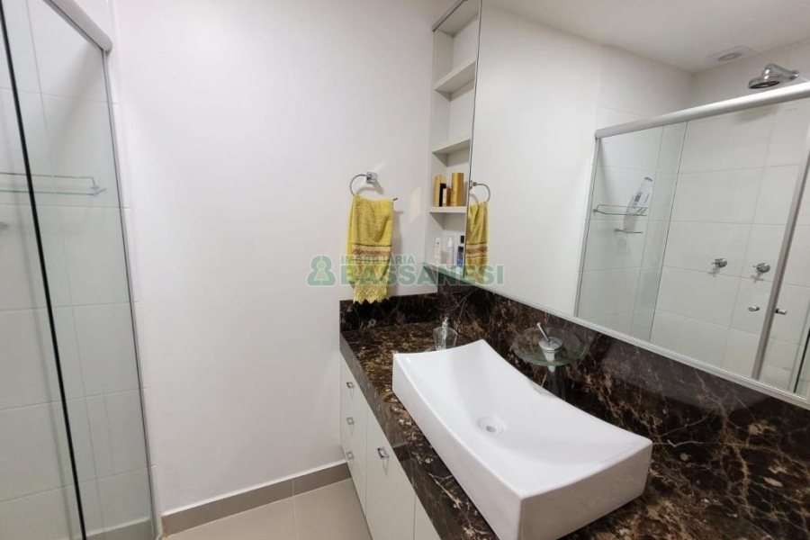 Apto Mobiliado com 90m², 2 dormitórios, 2 vagas, no bairro Madureira em Caxias do Sul para Alugar