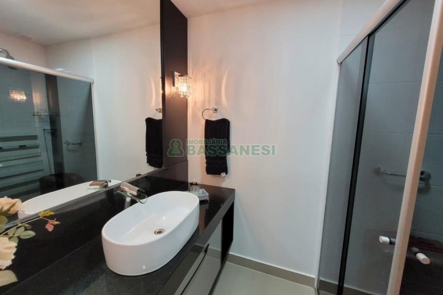 Apto Mobiliado com 90m², 2 dormitórios, 2 vagas, no bairro Madureira em Caxias do Sul para Alugar