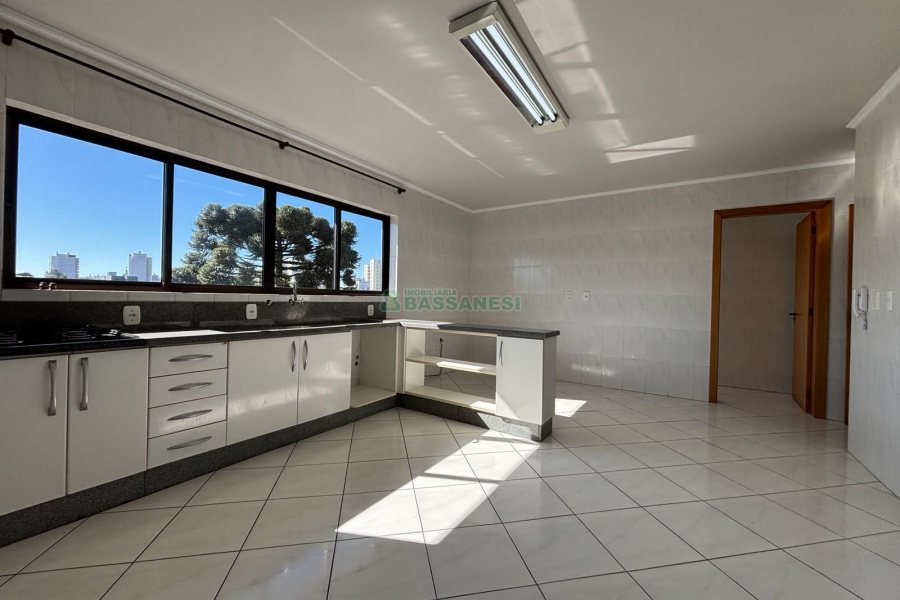 Apartamento com 110m², 3 dormitórios, 1 vaga, no bairro Rio Branco em Caxias do Sul para Alugar