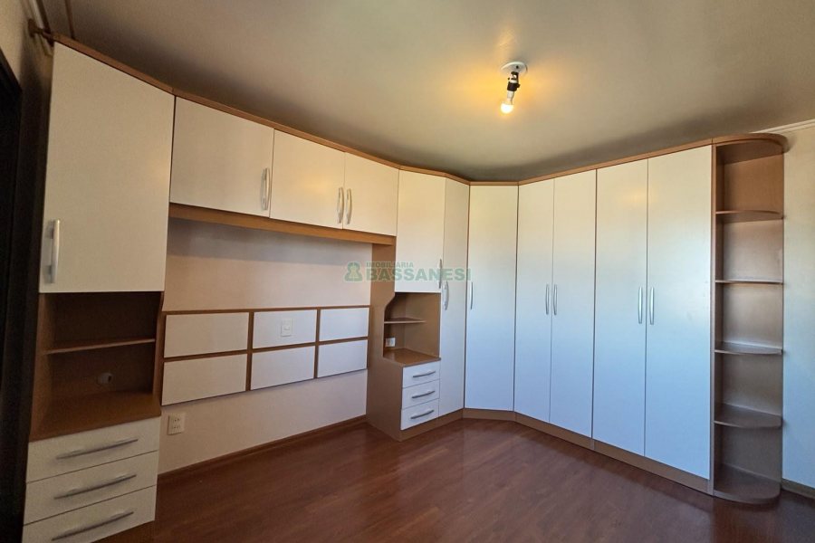 Apartamento com 110m², 3 dormitórios, 1 vaga, no bairro Rio Branco em Caxias do Sul para Alugar
