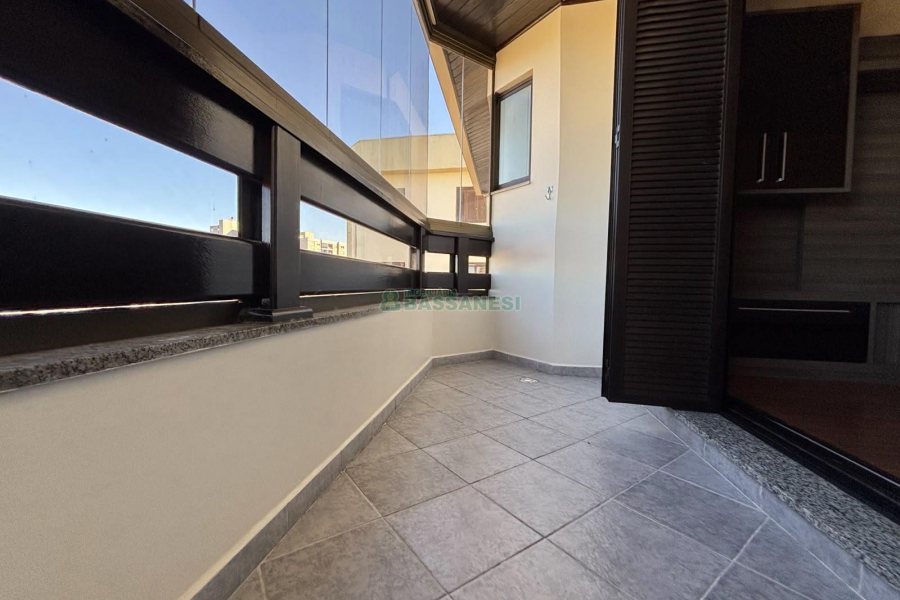 Apartamento com 110m², 3 dormitórios, 1 vaga, no bairro Rio Branco em Caxias do Sul para Alugar