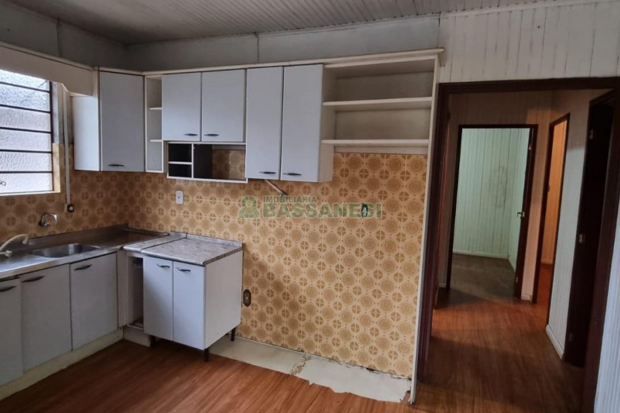 Casa com 100m², 3 dormitórios, 1 vaga, no bairro São Virgílio em Caxias do Sul para Alugar