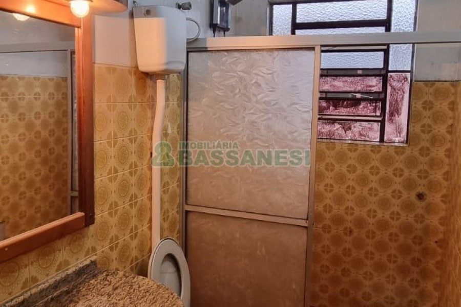 Casa com 100m², 3 dormitórios, 1 vaga, no bairro São Virgílio em Caxias do Sul para Alugar