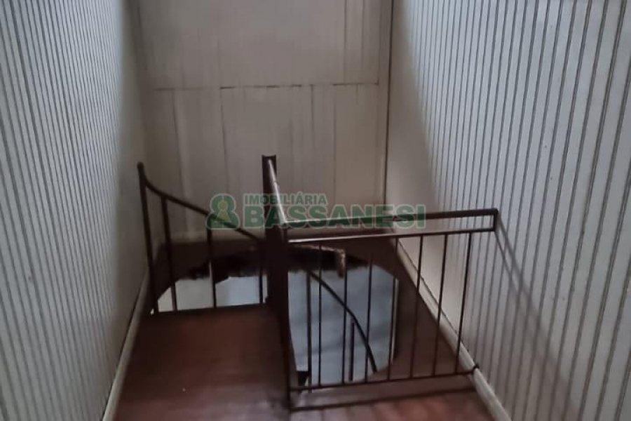 Casa com 100m², 3 dormitórios, 1 vaga, no bairro São Virgílio em Caxias do Sul para Alugar