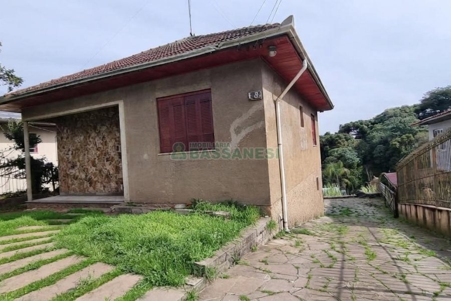 Casa com 100m², 3 dormitórios, 1 vaga, no bairro São Virgílio em Caxias do Sul para Alugar