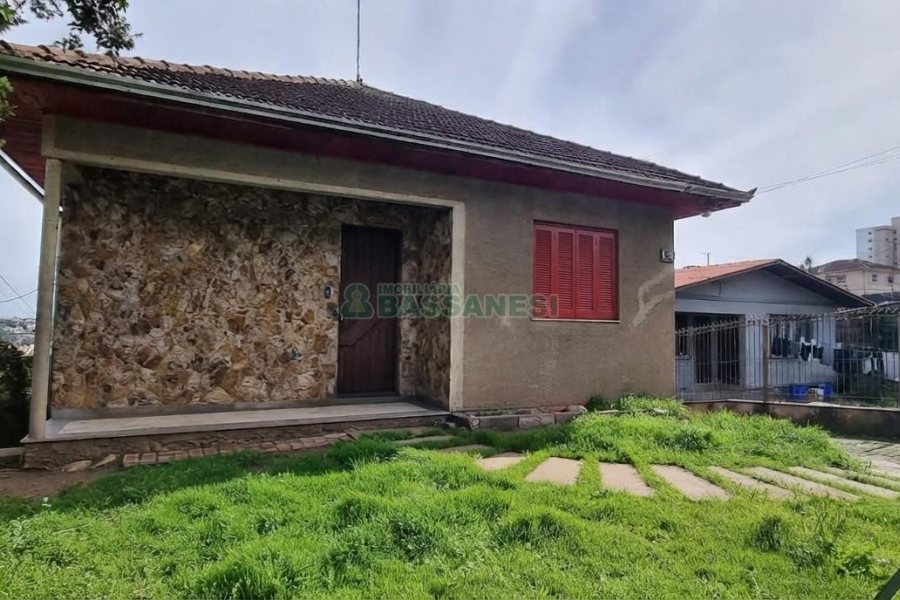 Casa com 100m², 3 dormitórios, 1 vaga, no bairro São Virgílio em Caxias do Sul para Alugar