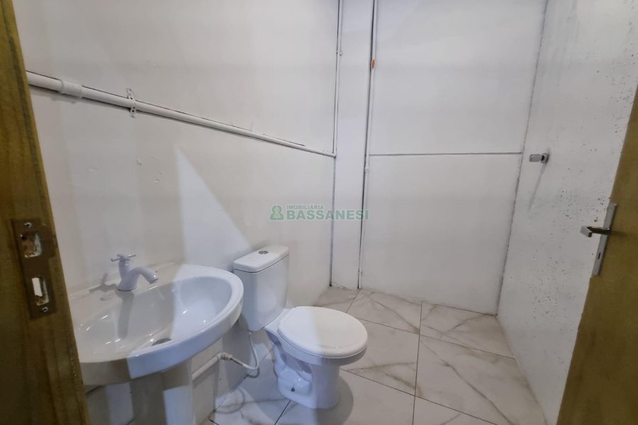 Pavilhão com 288m², no bairro Desvio Rizzo em Caxias do Sul para Alugar