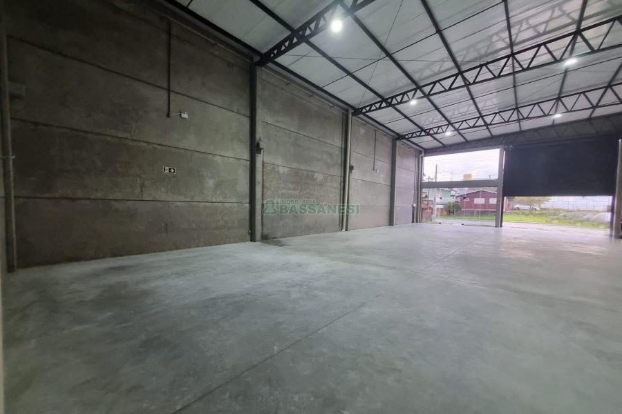 Pavilhão com 288m², no bairro Desvio Rizzo em Caxias do Sul para Alugar