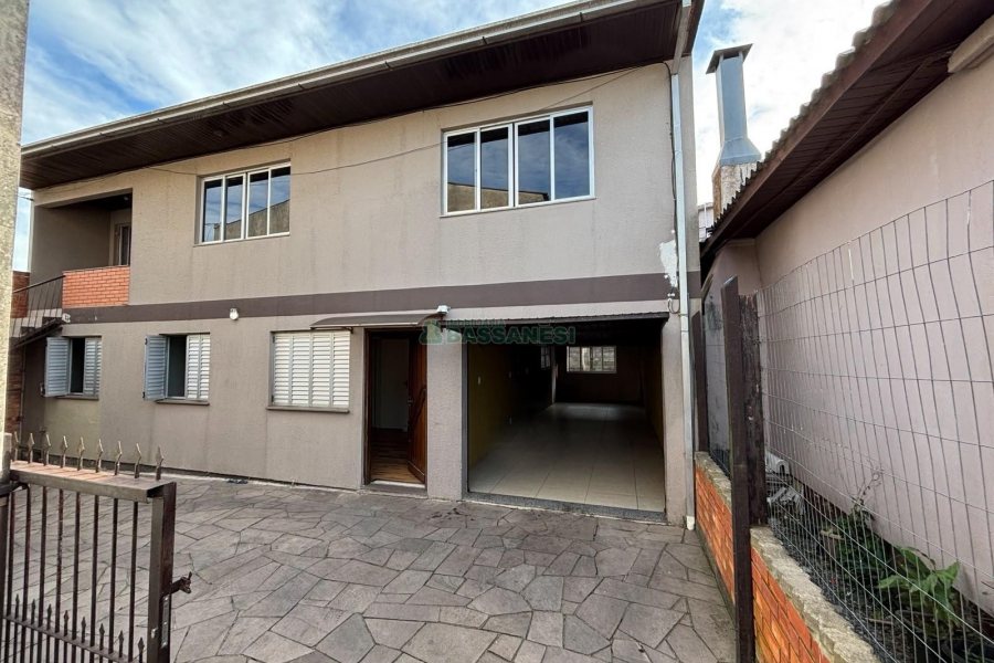 Casa com 82m², 3 dormitórios, 3 vagas, no bairro Serrano em Caxias do Sul para Alugar