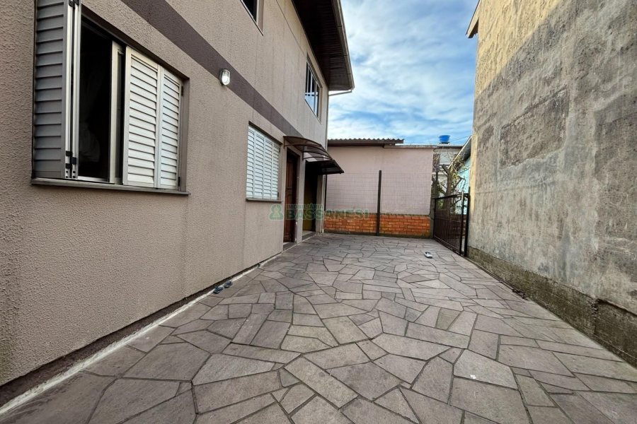 Casa com 82m², 3 dormitórios, 3 vagas, no bairro Serrano em Caxias do Sul para Alugar