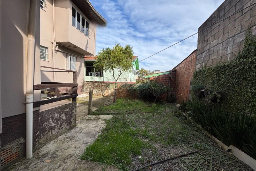 Casa com 82m², 3 dormitórios, 3 vagas, no bairro Serrano em Caxias do Sul para Alugar