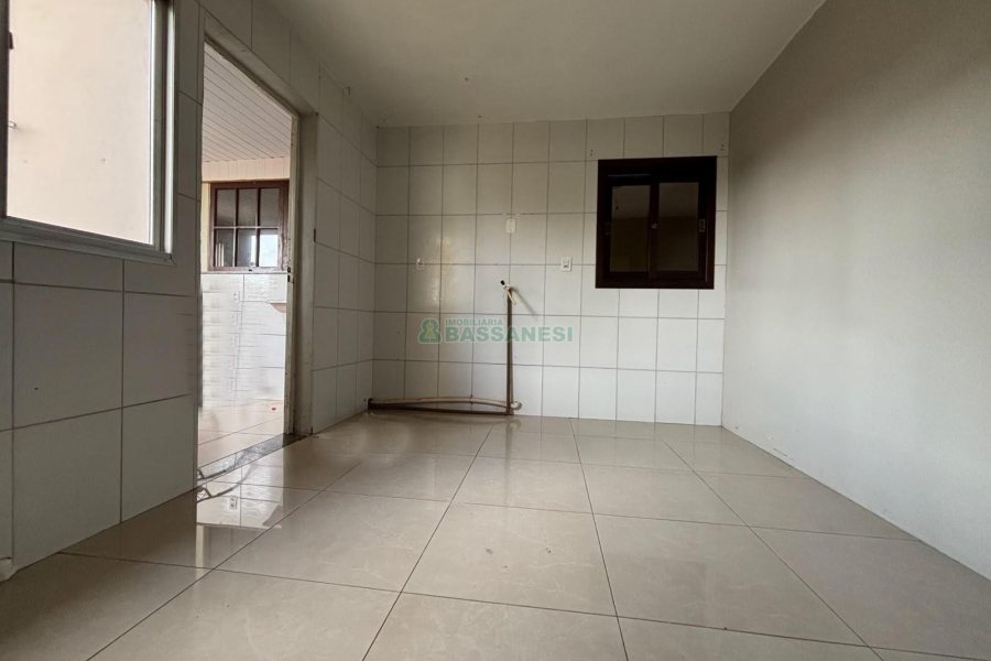 Casa com 82m², 3 dormitórios, 3 vagas, no bairro Serrano em Caxias do Sul para Alugar