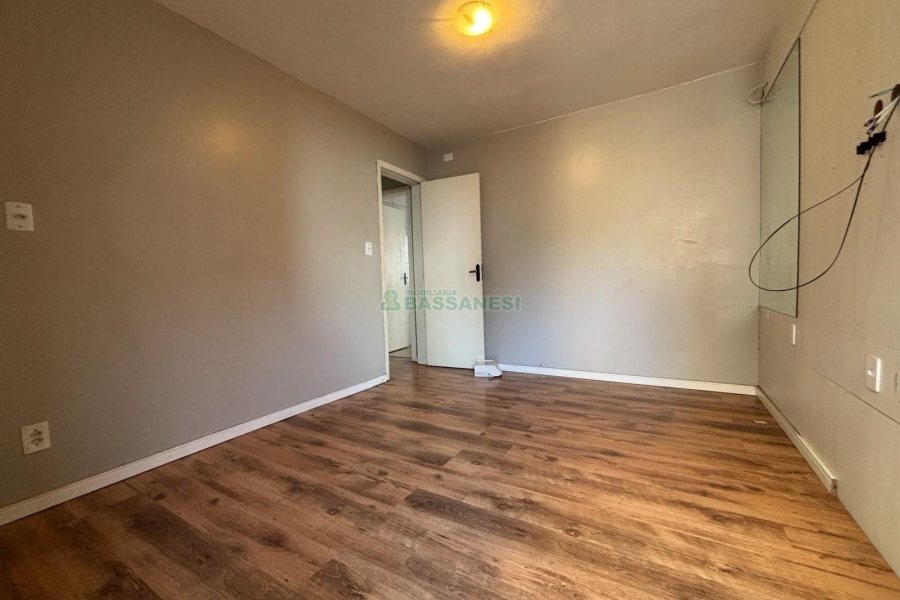 Casa com 82m², 3 dormitórios, 3 vagas, no bairro Serrano em Caxias do Sul para Alugar