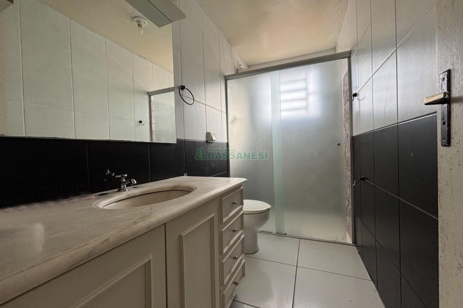 Casa com 82m², 3 dormitórios, 3 vagas, no bairro Serrano em Caxias do Sul para Alugar