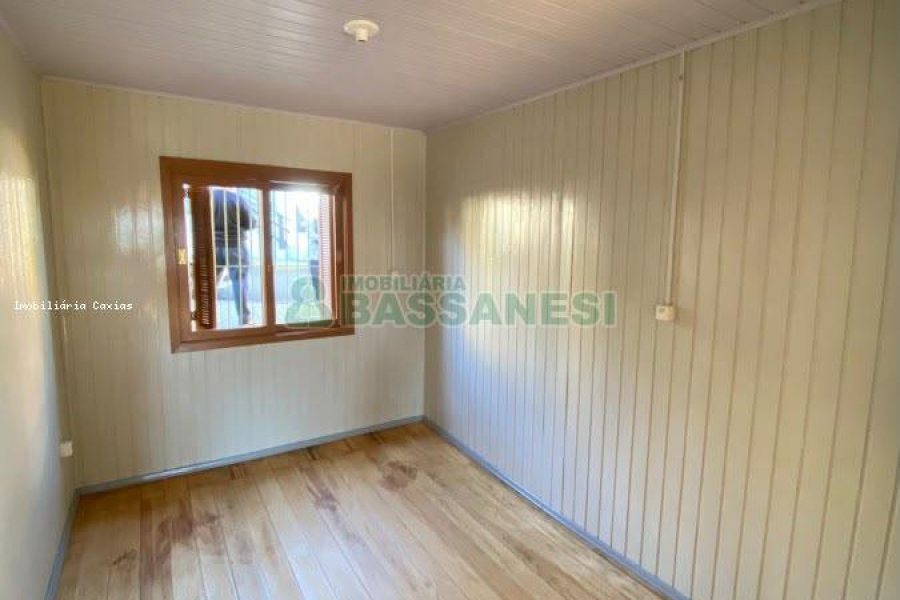 Casa com 100m², 2 dormitórios, 1 vaga, no bairro Medianeira em Caxias do Sul para Comprar