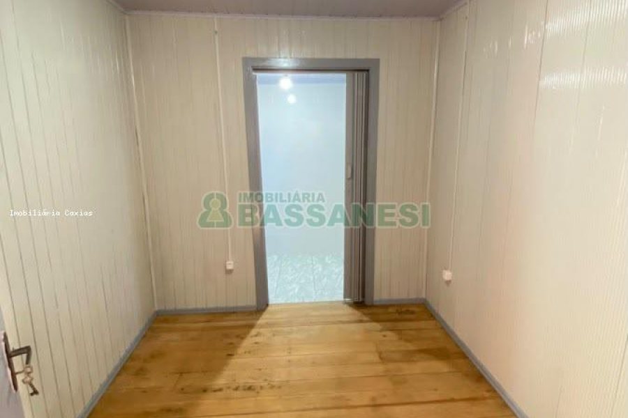 Casa com 100m², 2 dormitórios, 1 vaga, no bairro Medianeira em Caxias do Sul para Comprar
