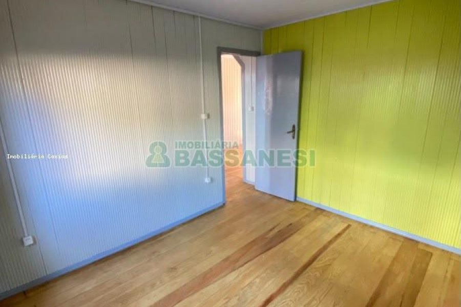 Casa com 100m², 2 dormitórios, 1 vaga, no bairro Medianeira em Caxias do Sul para Comprar