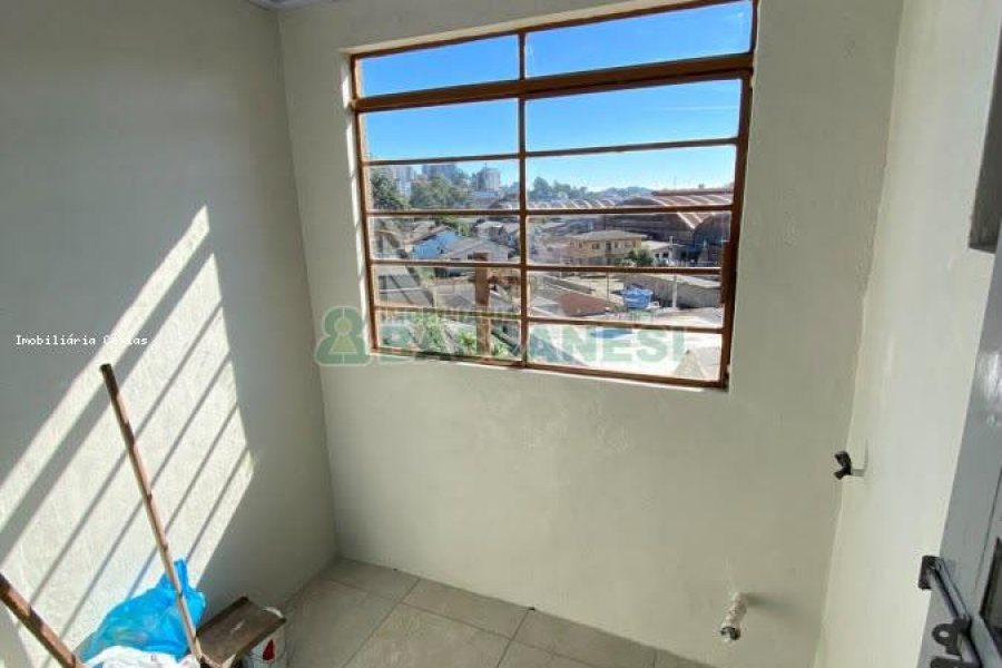 Casa com 100m², 2 dormitórios, 1 vaga, no bairro Medianeira em Caxias do Sul para Comprar