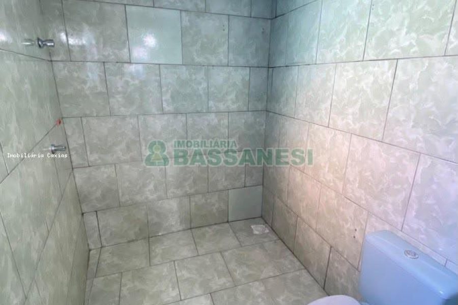 Casa com 100m², 2 dormitórios, 1 vaga, no bairro Medianeira em Caxias do Sul para Comprar