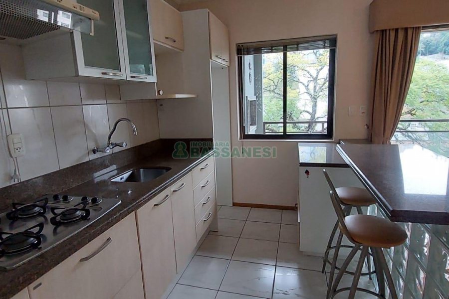 Apartamento com 106m², 3 dormitórios, 1 vaga, no bairro Centro em Caxias do Sul para Alugar