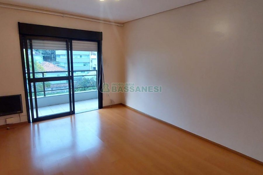 Apartamento com 106m², 3 dormitórios, 1 vaga, no bairro Centro em Caxias do Sul para Alugar
