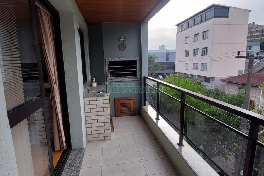 Apartamento com 106m², 3 dormitórios, 1 vaga, no bairro Centro em Caxias do Sul para Alugar