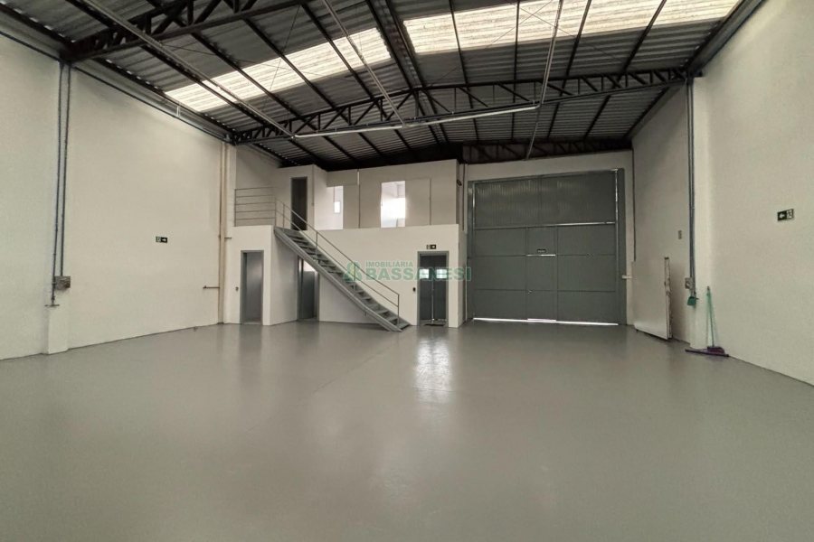 Pavilhão com 344m², no bairro Ana Rech em Caxias do Sul para Alugar