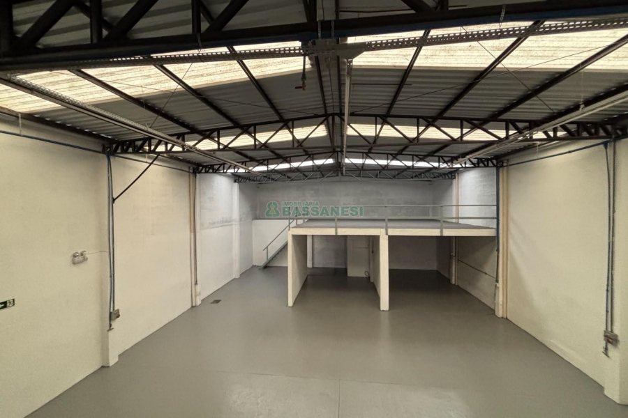 Pavilhão com 344m², no bairro Ana Rech em Caxias do Sul para Alugar