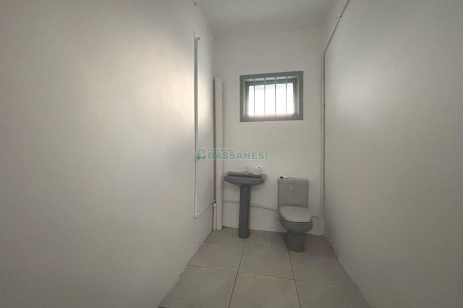 Pavilhão com 344m², no bairro Ana Rech em Caxias do Sul para Alugar