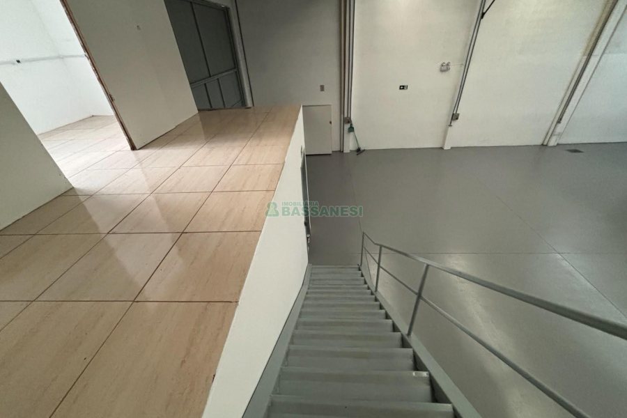Pavilhão com 344m², no bairro Ana Rech em Caxias do Sul para Alugar