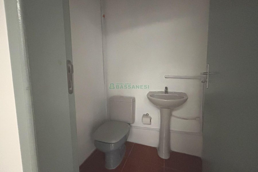 Pavilhão com 344m², no bairro Ana Rech em Caxias do Sul para Alugar