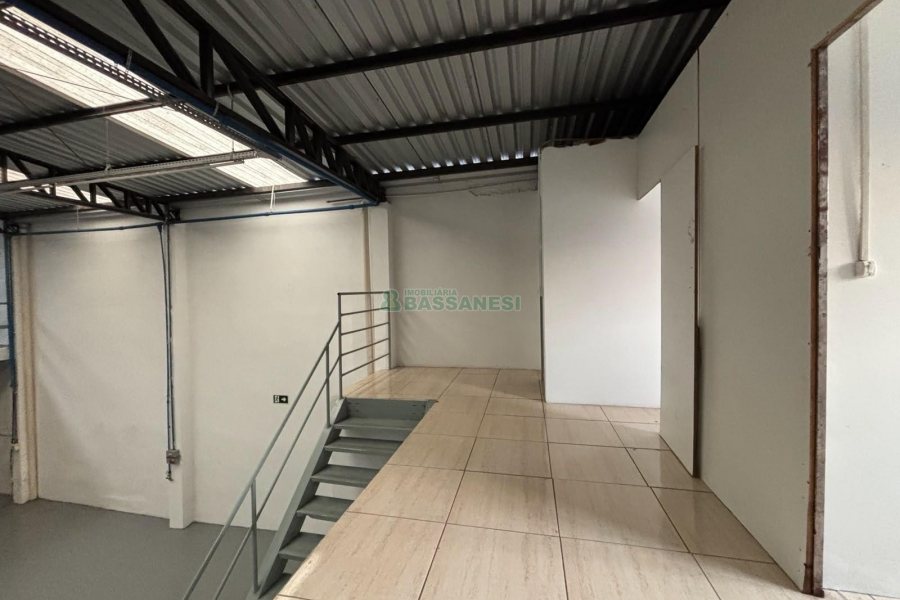 Pavilhão com 344m², no bairro Ana Rech em Caxias do Sul para Alugar