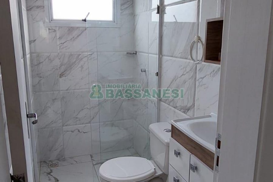 Sobrado com 60m², 2 dormitórios, 2 vagas, no bairro Cidade Nova em Caxias do Sul para Alugar