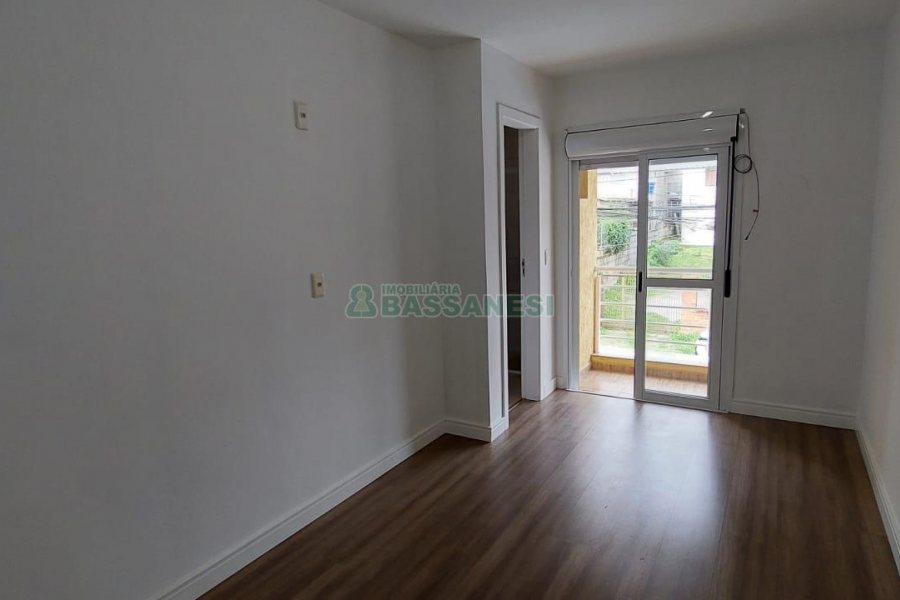 Sobrado com 60m², 2 dormitórios, 2 vagas, no bairro Cidade Nova em Caxias do Sul para Alugar
