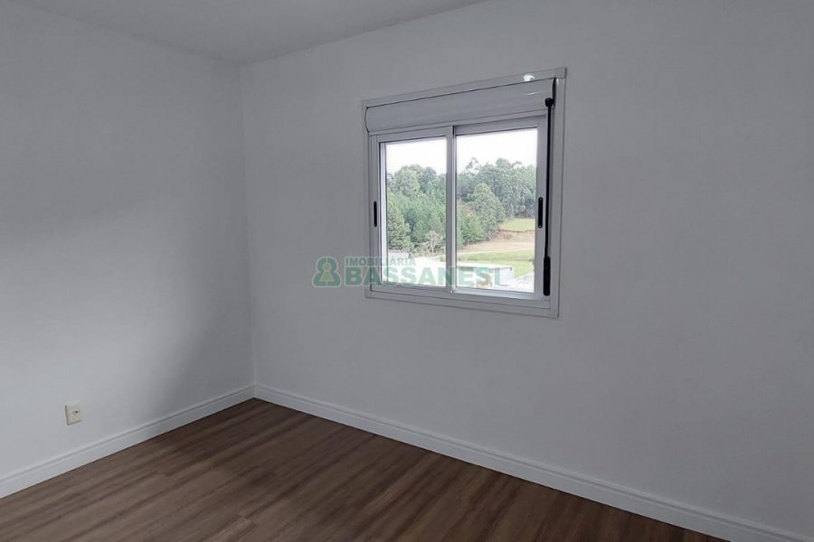 Sobrado com 60m², 2 dormitórios, 2 vagas, no bairro Cidade Nova em Caxias do Sul para Alugar