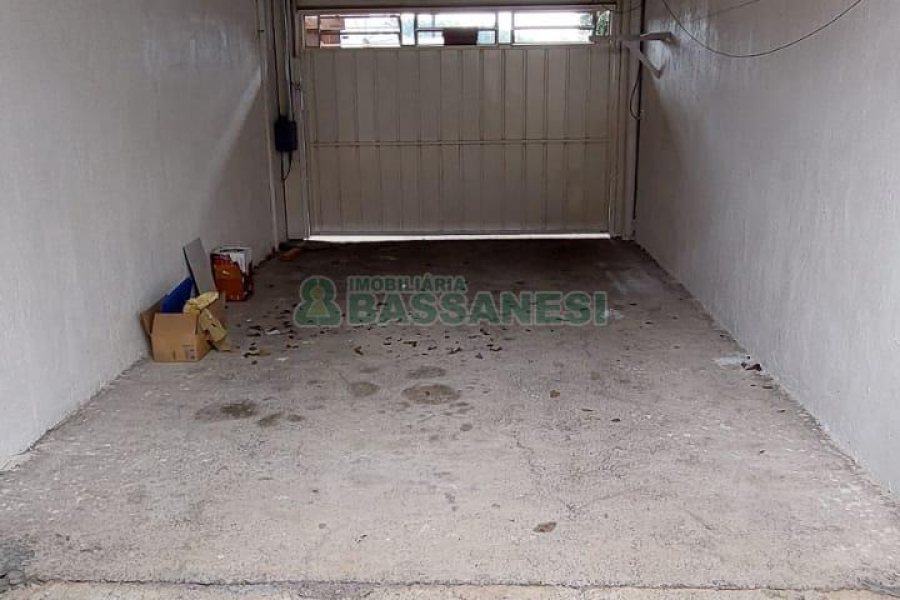 Sobrado com 60m², 2 dormitórios, 2 vagas, no bairro Cidade Nova em Caxias do Sul para Alugar
