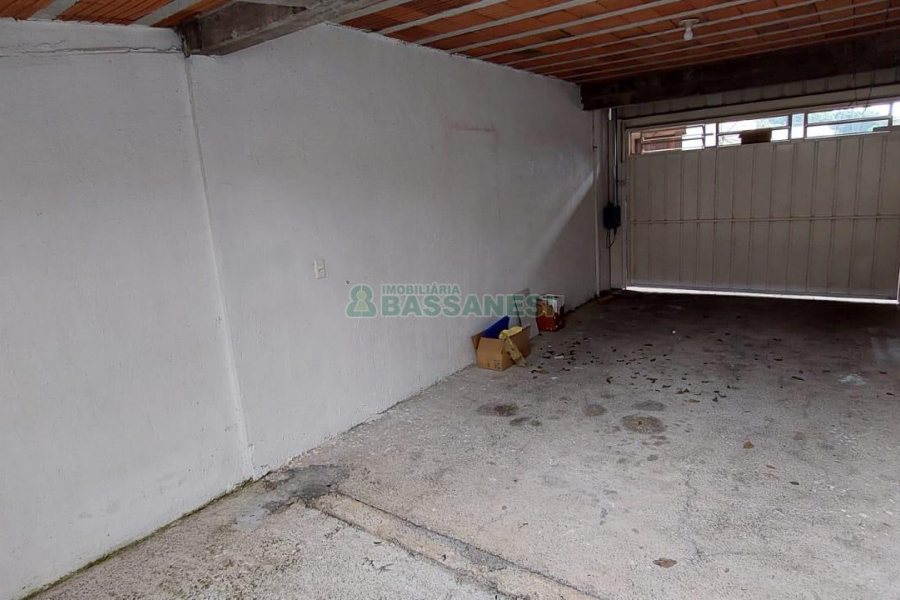 Sobrado com 60m², 2 dormitórios, 2 vagas, no bairro Cidade Nova em Caxias do Sul para Alugar