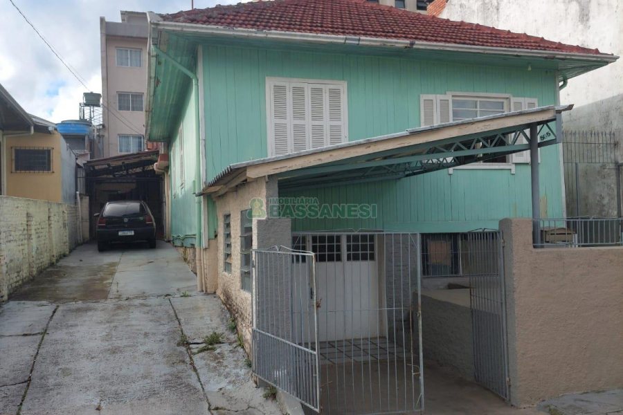 Casa com 253m², 5 dormitórios, no bairro São Leopoldo em Caxias do Sul para Comprar