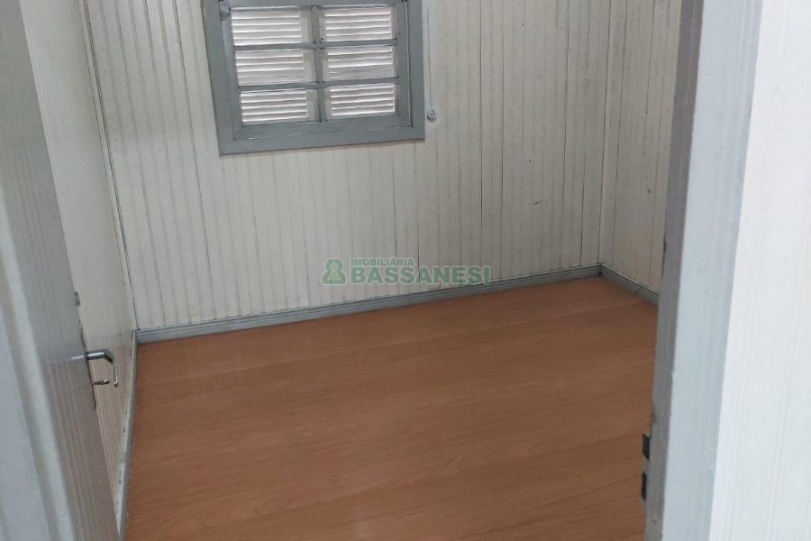 Casa com 253m², 5 dormitórios, no bairro São Leopoldo em Caxias do Sul para Comprar